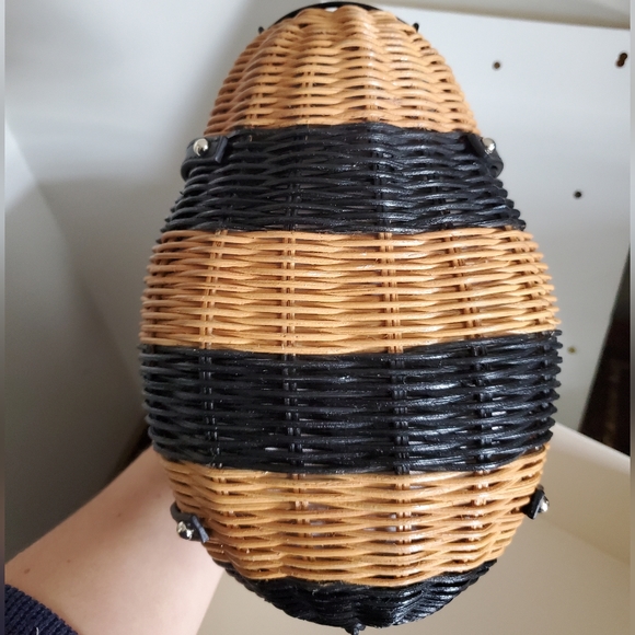 K♠️BUMBLE BEE WICKER PURSE - Picture 5 of 14